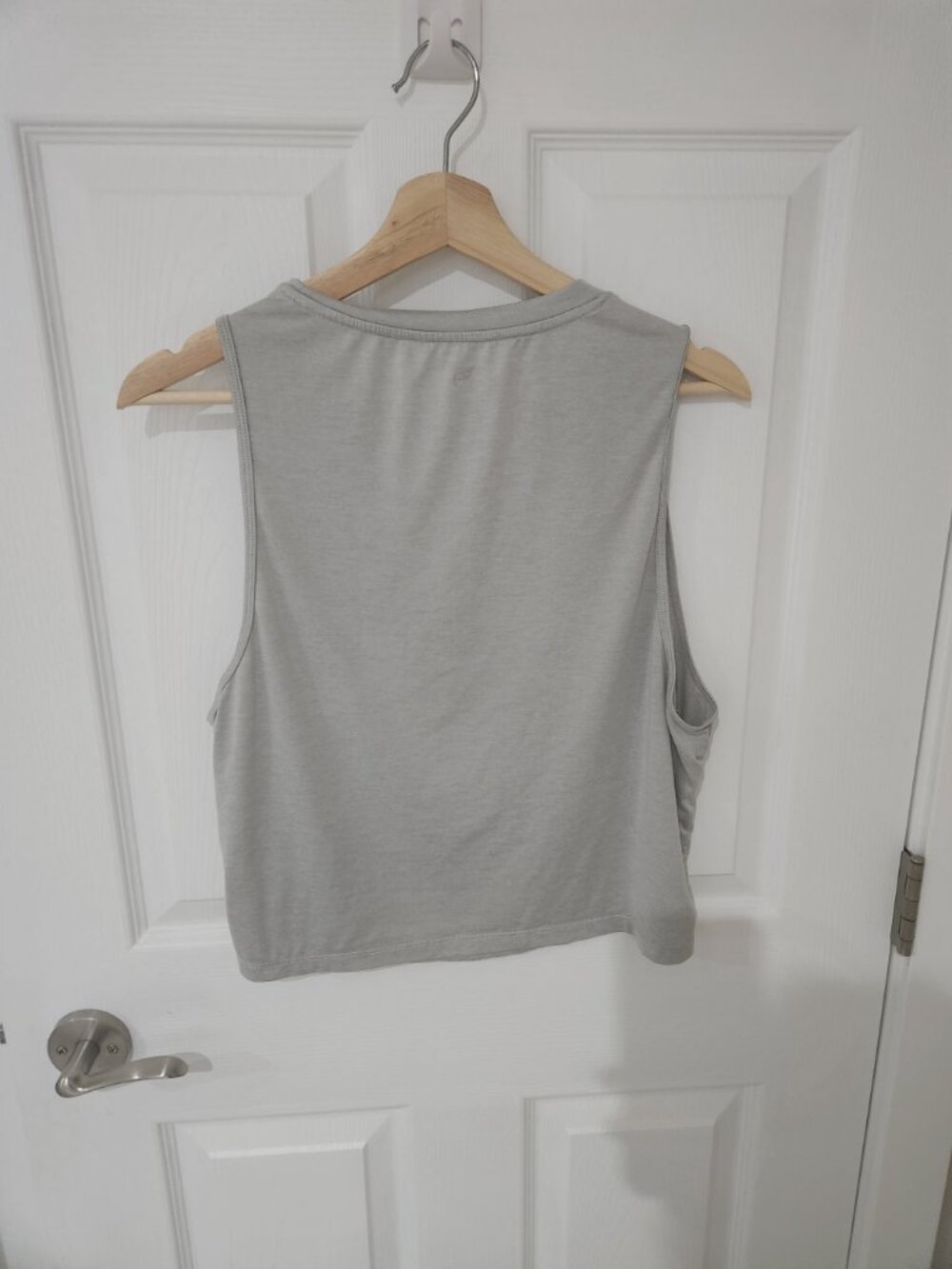 Fabletics Cropped Muscle Tee - Large - Picture 2 of 2